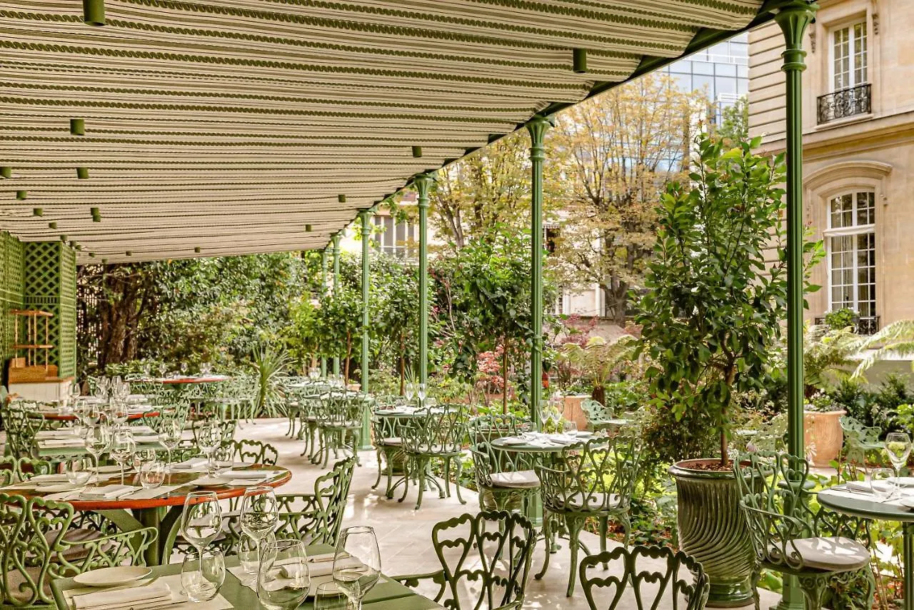 Saint James Paris 5*,