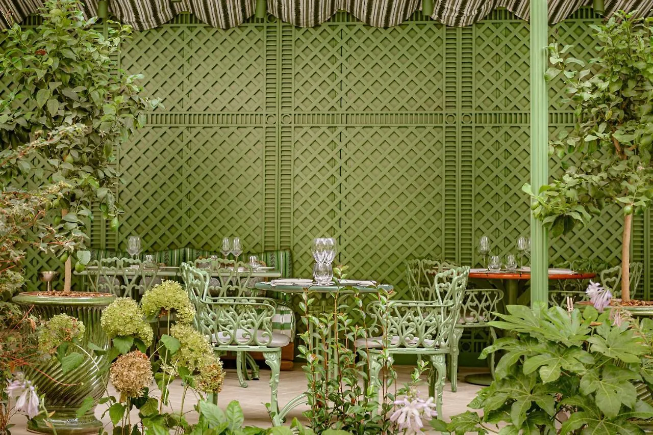 Saint James Paris Hotel